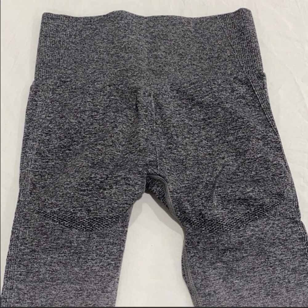 Gym shark leggings